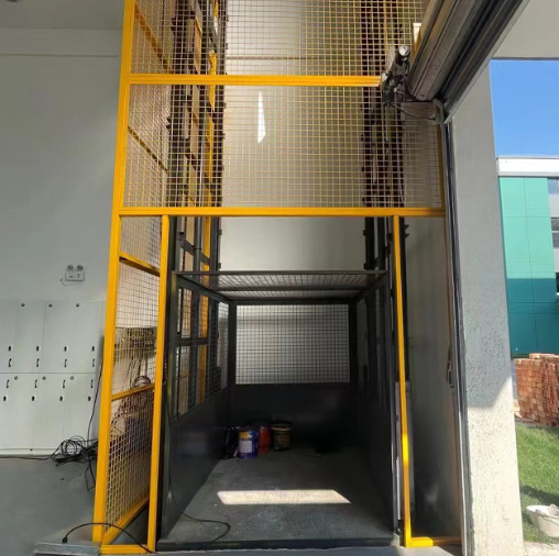 永泰导轨式升降机助力物流园破解运输难题