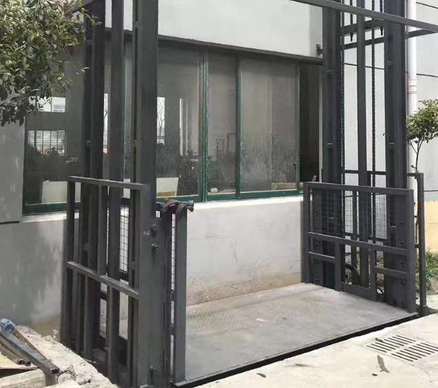 永泰导轨式施工升降机助力民生工程提速增效